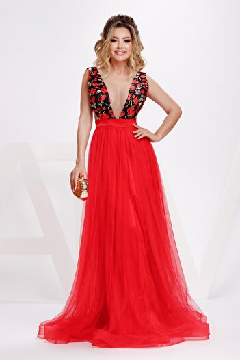 Atmosphere Fashion Elegant long dress made of red tulle and lace bust