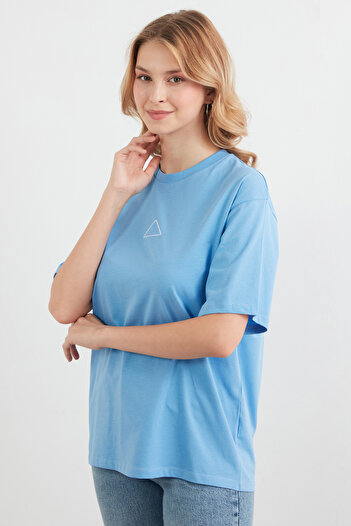 Fulla Moda Tricou oversize cu decolteu triunghi brodat