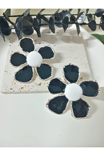 mos&more Black and White Big Daisy Earrings