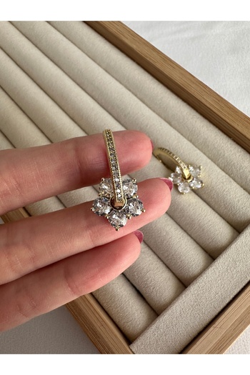 ringbox Gold Çiçekli Sallantılı Halka Küpe