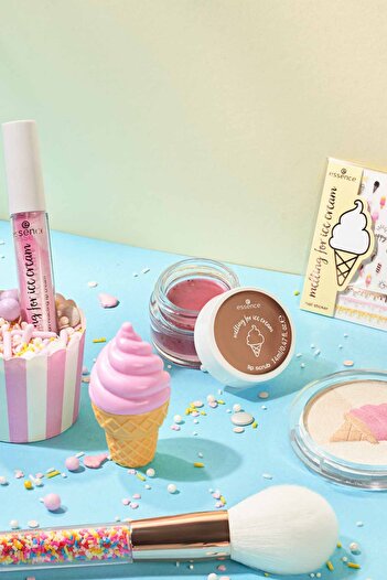 Essence Melting For Ice Cream Dudak Peelingi 01