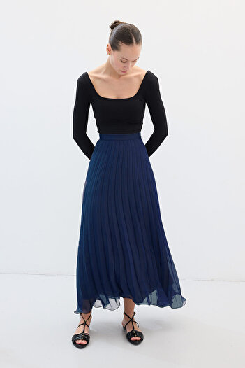 Hooopstore Allure Chiffon Pleated Navy Blue Skirt