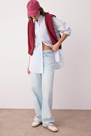Trendyol Collection Világoskék, alacsony derekú, széles szárú farmernadrág TWOAW26JE00001