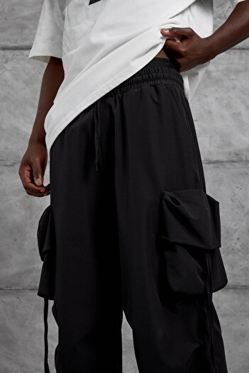 NOMARC Black Cargo Pocket Rope Detailed Parachute Fabric Tracksuit