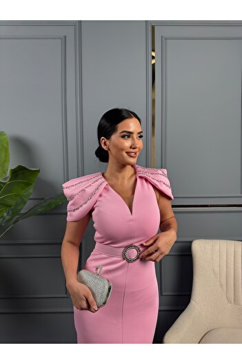 1Moda1Tarz Kadın İthal Scuba Kumaş Taşlı Omuz Detaylı Kemerli Astarlı Özel Tasarım Elbise