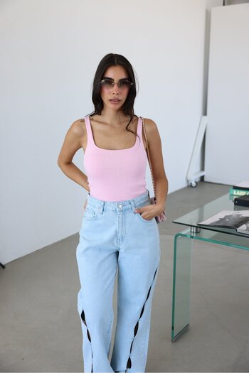 Özge Özgenç Thick Strap Self-Fitted Tank Top