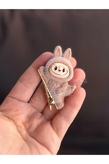 QUEEN AKSESUAR New Trend 3D Furry Labubu Toy Figured Collet Buckle Light Brown
