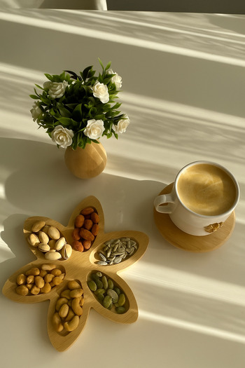 AdenGlow Daisy Shaped Bamboo Plate / Presentation Plate