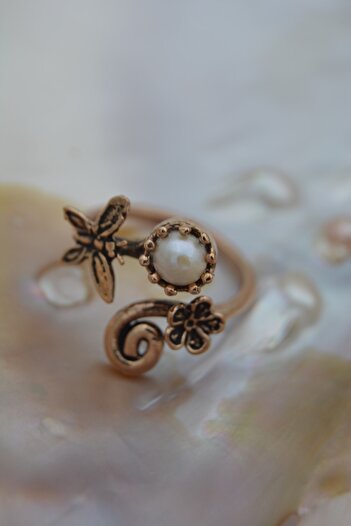 Stoneage Custom Crawl Pearl Ring