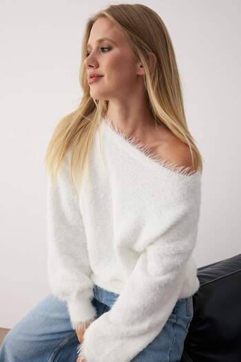 Trendyol Collection Ecru Feder Pullover mit Umlegekragen TWOAW25KZ00169