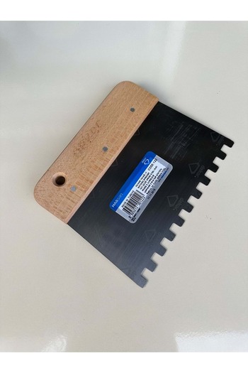 Dekor 122 Tile Comb 17 cm 8*8 Square Teeth Wooden Handle Spring Steel