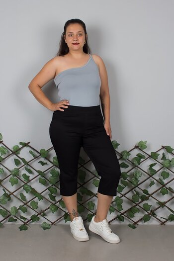 Truva XXL Plus Size Black Denim Capri Pants – Comfortable and Stylish Design