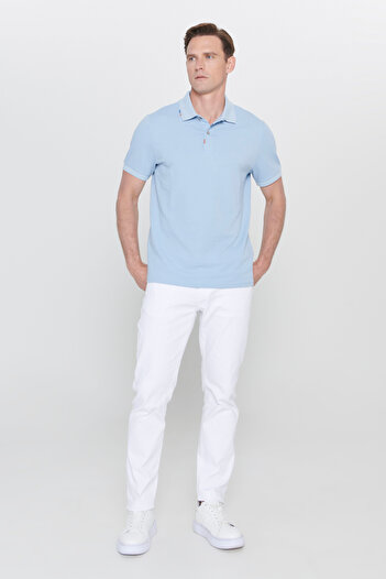 AC&Co / Altınyıldız Classics Hellblaues Slim-Fit-T-Shirt aus Baumwolle mit schmalem Schnitt und Polokragen für Herren