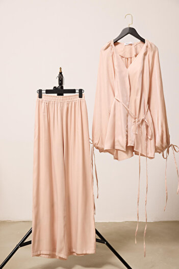 Touché Privé Biye Belt Textured Suit