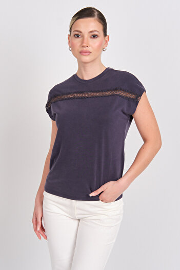 ONLY Women's Onlfree Lace Detailed Short Sleeve T-Shirt 15350108 Navy Blue