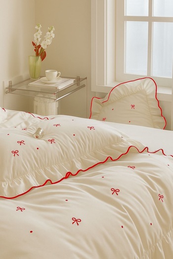 Uçkan home Soft elegance fırfırlı çift kişilik nevresim seti desenli süs dikişli %100 pamuk
