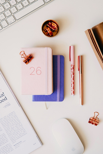 Matt Notebook Ελαστικό Ημερολόγιο Τσέπης Έτους 2026 12 μηνών Ροζ