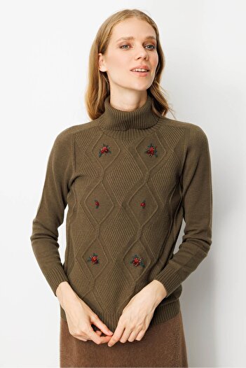 Desen Triko Women's Full Turtleneck Front Diamond Embroidered Sweater Khaki
