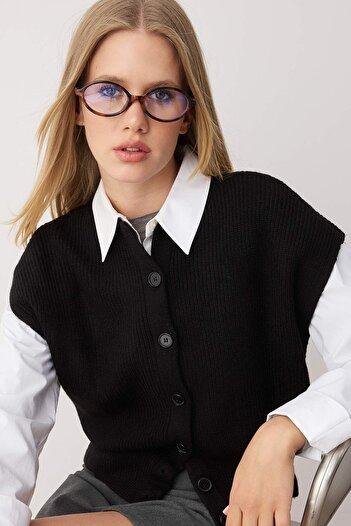 Trendyol Collection Black Soft Textured Basic Wide Fit Knitwear Vest Twoaw26Ye00011