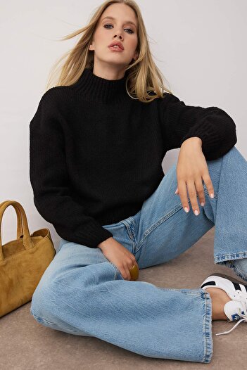 Trendyol Collection Черен пуловер с мека текстура и дебело кръгло деколте TWOAW24KZ00290