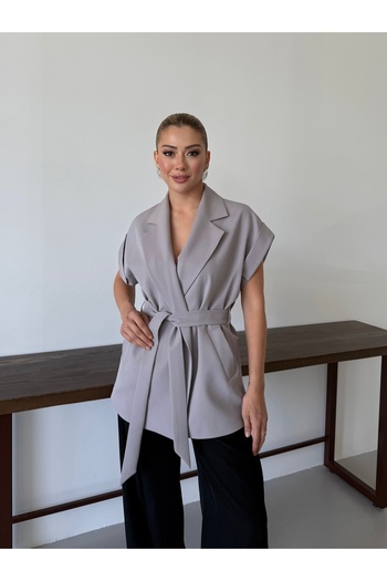 Nadrina Low sleeve oversize belted vest