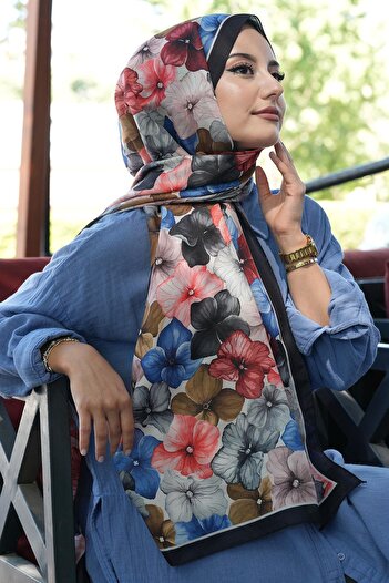 AFVENTE Hydrangea Flower Pattern Navy Blue Soft Cotton Shawl