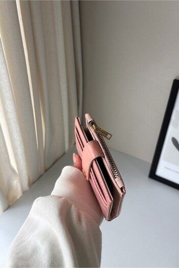 Yuka Atelier Πορτοφόλι Ruby μεσαίου μεγέθους από συνθετικό δέρμα με καπιτονέ λεπτομέρεια