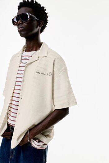 Pull & Bear Yazılı kısa kollu gömlek