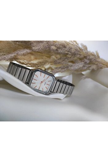 QUARTZ Minimal Women's Wristwatch