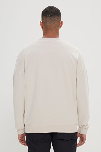AC&Co / Altınyıldız Classics Harvard Lisanslı 3 İplik Pamuklu Oversize Fit Bol Kesim Erkek Açık Bej Bisiklet Yaka Sweatshirt