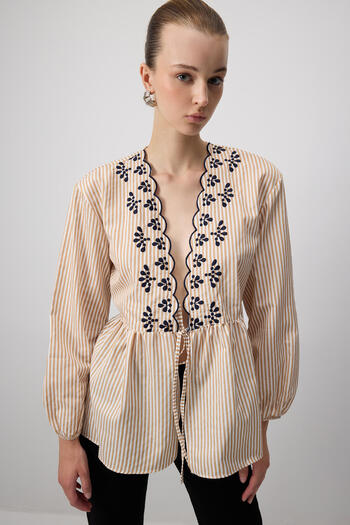Touché Privé EMBROIDERY DETAILED KIMONO
