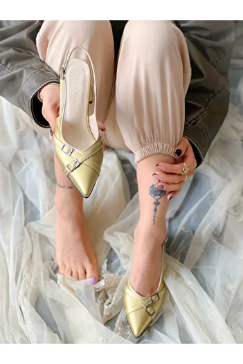 BERFONA Own Gold Patent Leather Buckle 5 cm Heel Sandals