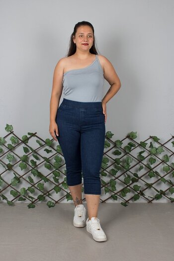 Truva XXL Plus Size Navy Blue Denim Capri Pants – Comfortable and Stylish Design