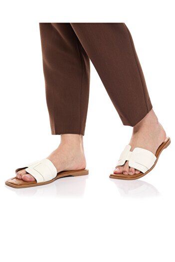 R&B Ivory WoMen's's Textured Flat Sandals