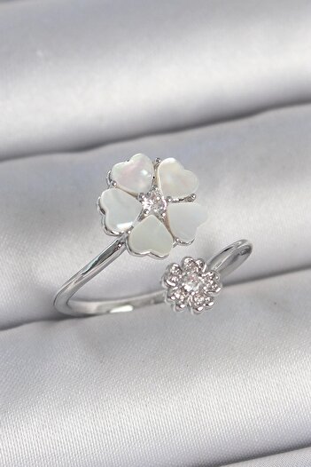 Skygo Brass Silver Color White Enamel Flower Model Zircon Stone Detail Women's Ring