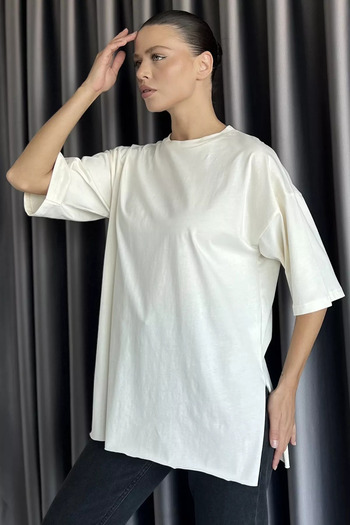 GÜLSELİ Cream Women's Crew Neck Casual T-Shirt with Side Slit Detail