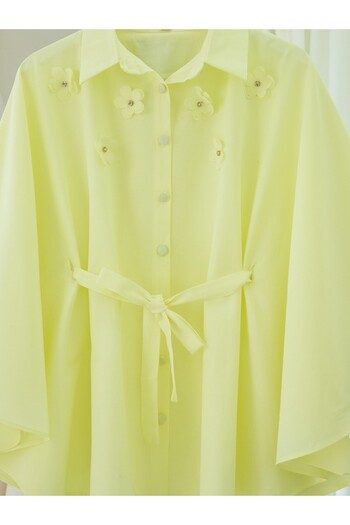 Modamorfo Front Floral Detailed Lace-Up Waist Buttoned Poncho - Light Yellow
