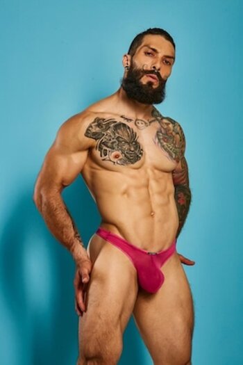 Blue Line Butik C4M Pouch Enhancing Thong-Fuchsia-M