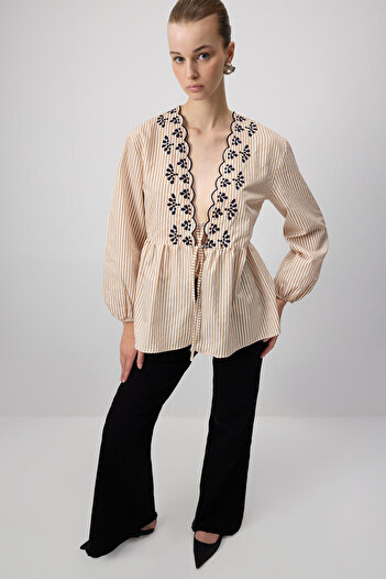 Touché Privé EMBROIDERY DETAILED KIMONO