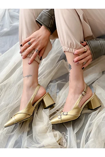 BERFONA Own Gold Patent Leather Buckle 5 cm Heel Sandals