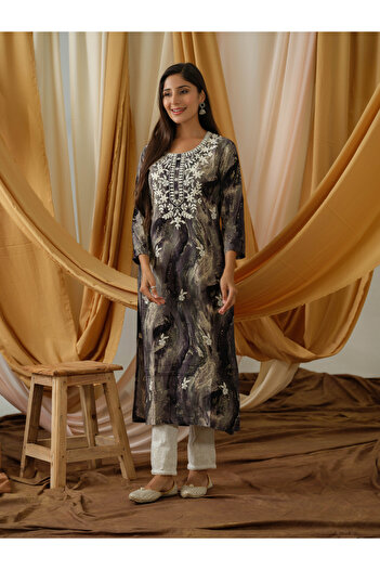 DW By Styli Floral Embroidered Round Neck Straight Kurta