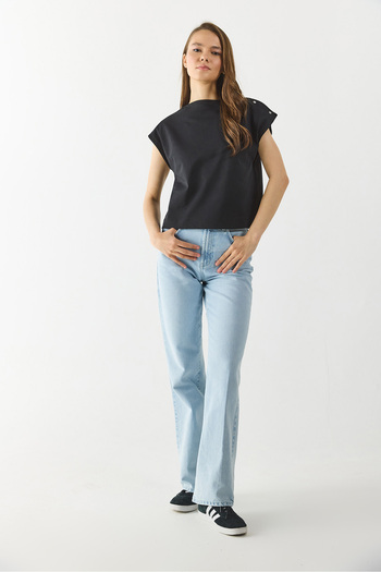 VENA Boat Neck T-Shirt with Snap Shoulders - Black