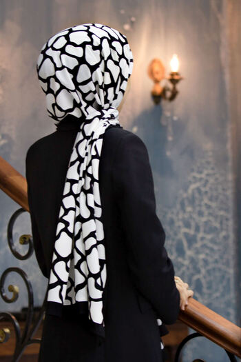 Vissona Luxury Medina Silk Geometric Patterned Black - White Colored 75X195 Wrinkle-Free Shawl Moss Crepe Stitching Type It