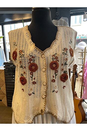 TOPSHOW Women's Floral Knitted Detailed Slim Vest