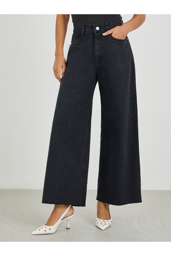 Styli High Rise Kick Flare Jeans with Raw-Edge Hem
