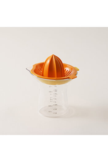 Oxo plastic citrus juicer with measuring cup 350ml, 5.2"* 5.7"* 8.5"