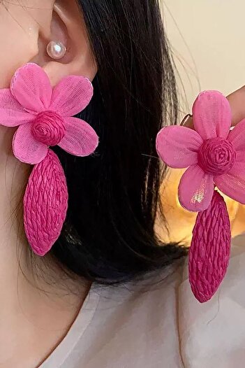 TAKIŞTIR Pembe Renk Çiçek Figürlü Küpe (Çift)