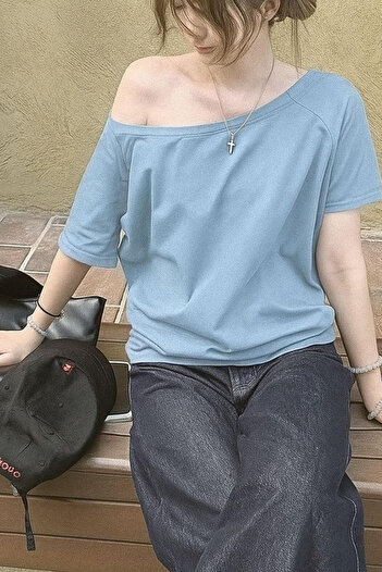 Tarz Cool Baby Blue γυναικείο μπλουζάκι με λαιμόκοψη με ώμους