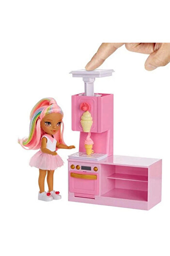 TOYFEST Rainbow High Littles Kandy's Sweet Shop Set