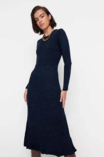 Trendyol Collection Μπλε Navy Midi Knitwear Φόρεμα με λαιμόκοψη TWOAW21EL0422